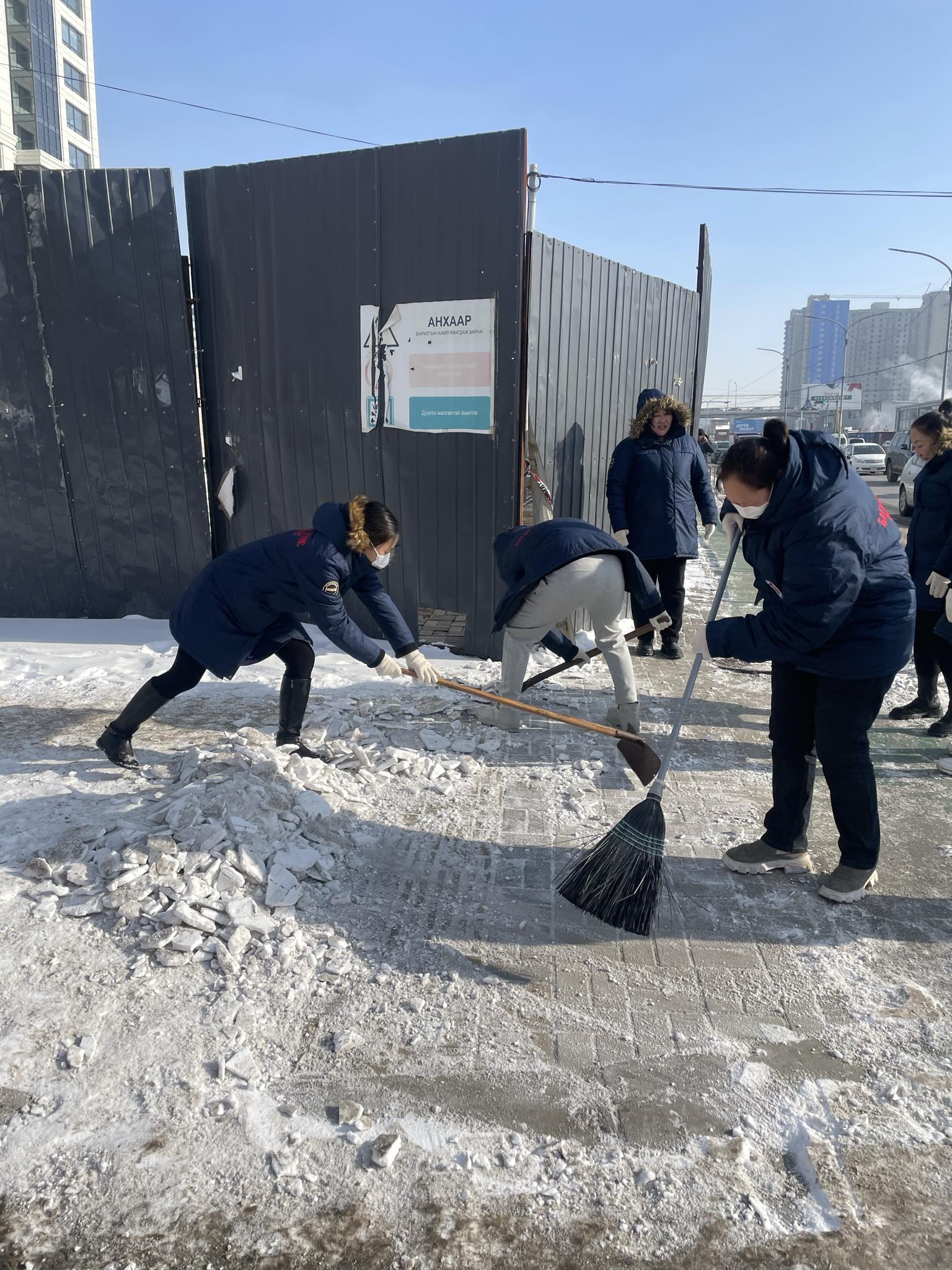 Нийслэлийн харъяа газруудын цэвэрлэх нийтийн эзэмшлийн гудамж талбайн цэвэрлэгээ