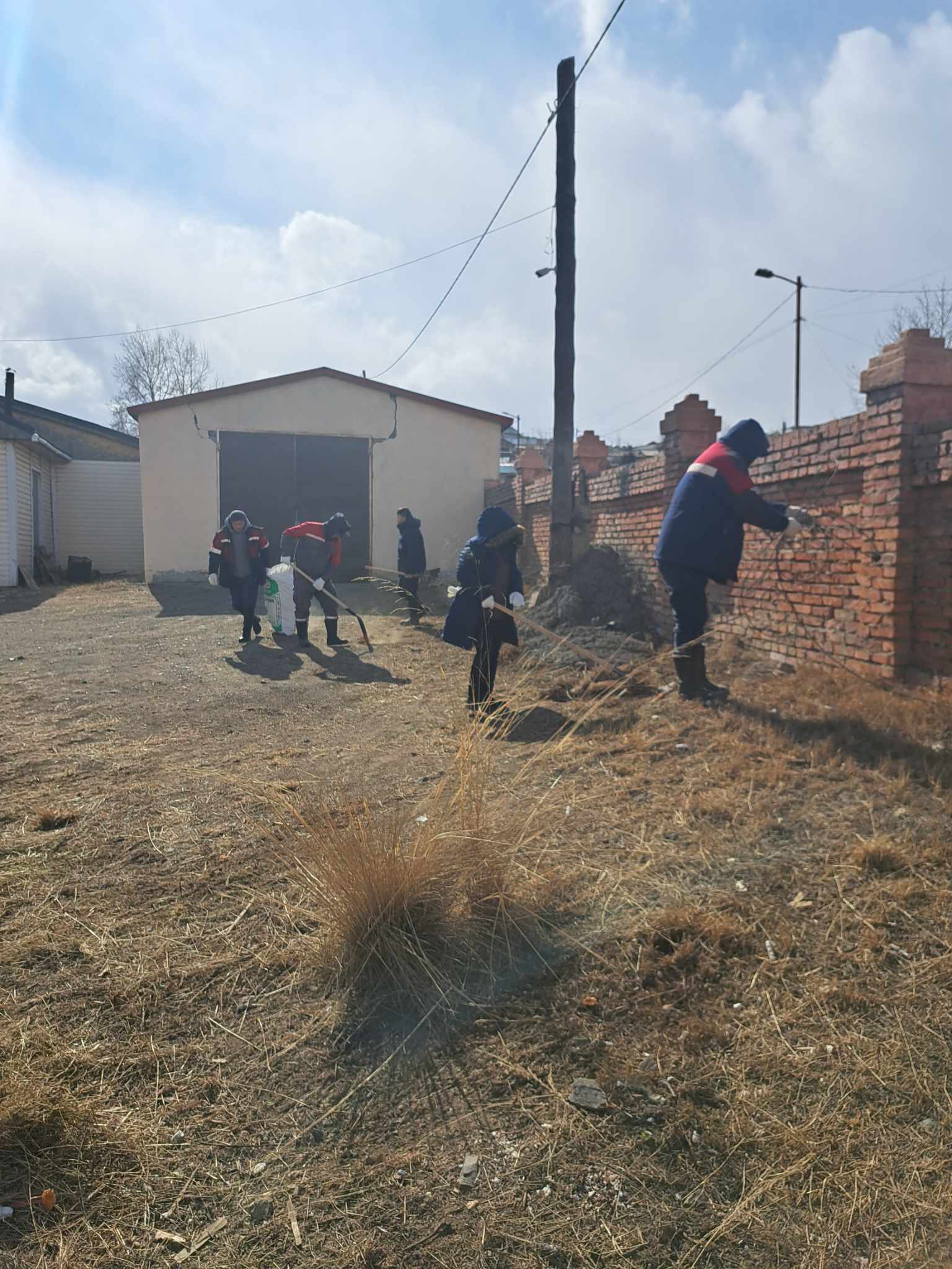 "Их цэвэрлэгээ" хийж ажиллаа.