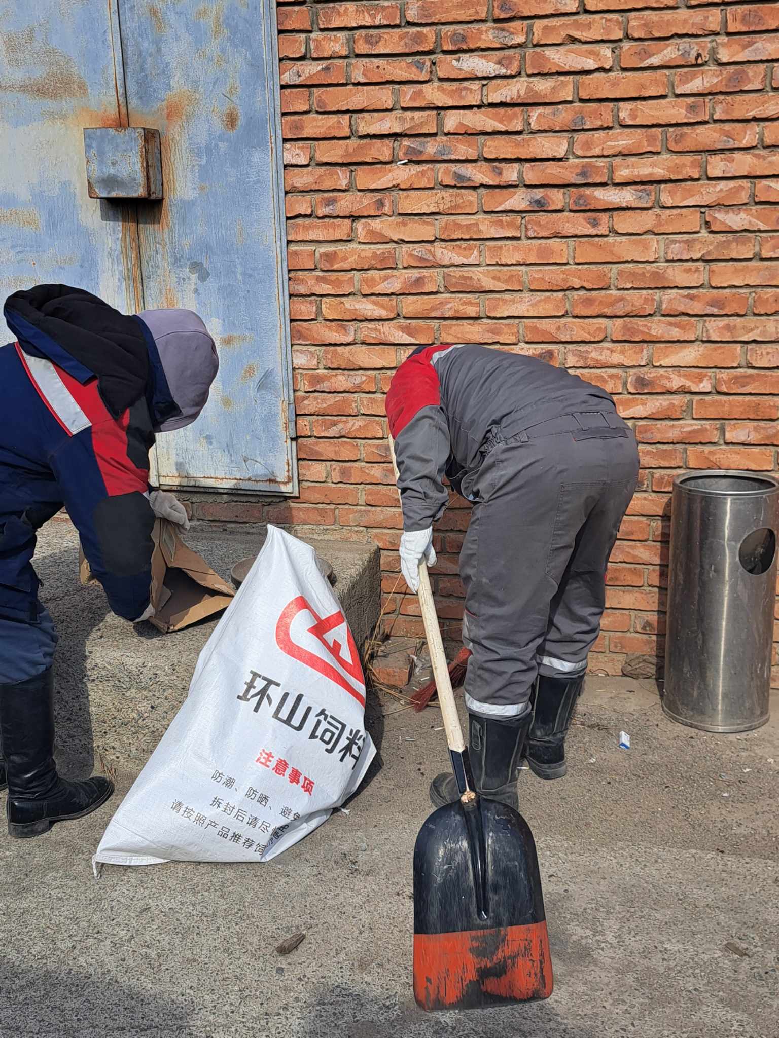 "Их цэвэрлэгээ" хийж ажиллаа.