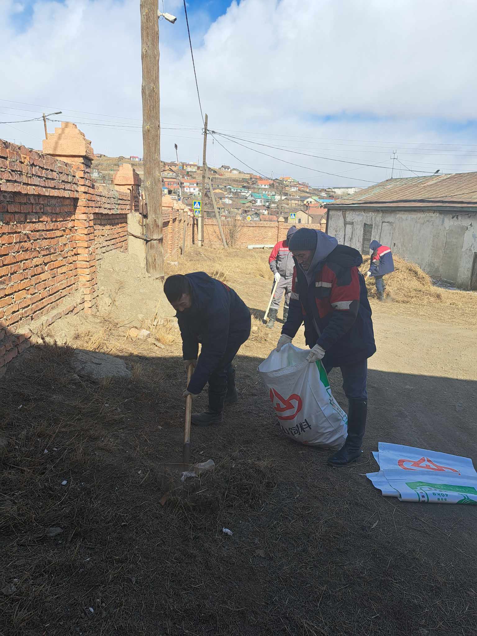 "Их цэвэрлэгээ" хийж ажиллаа.
