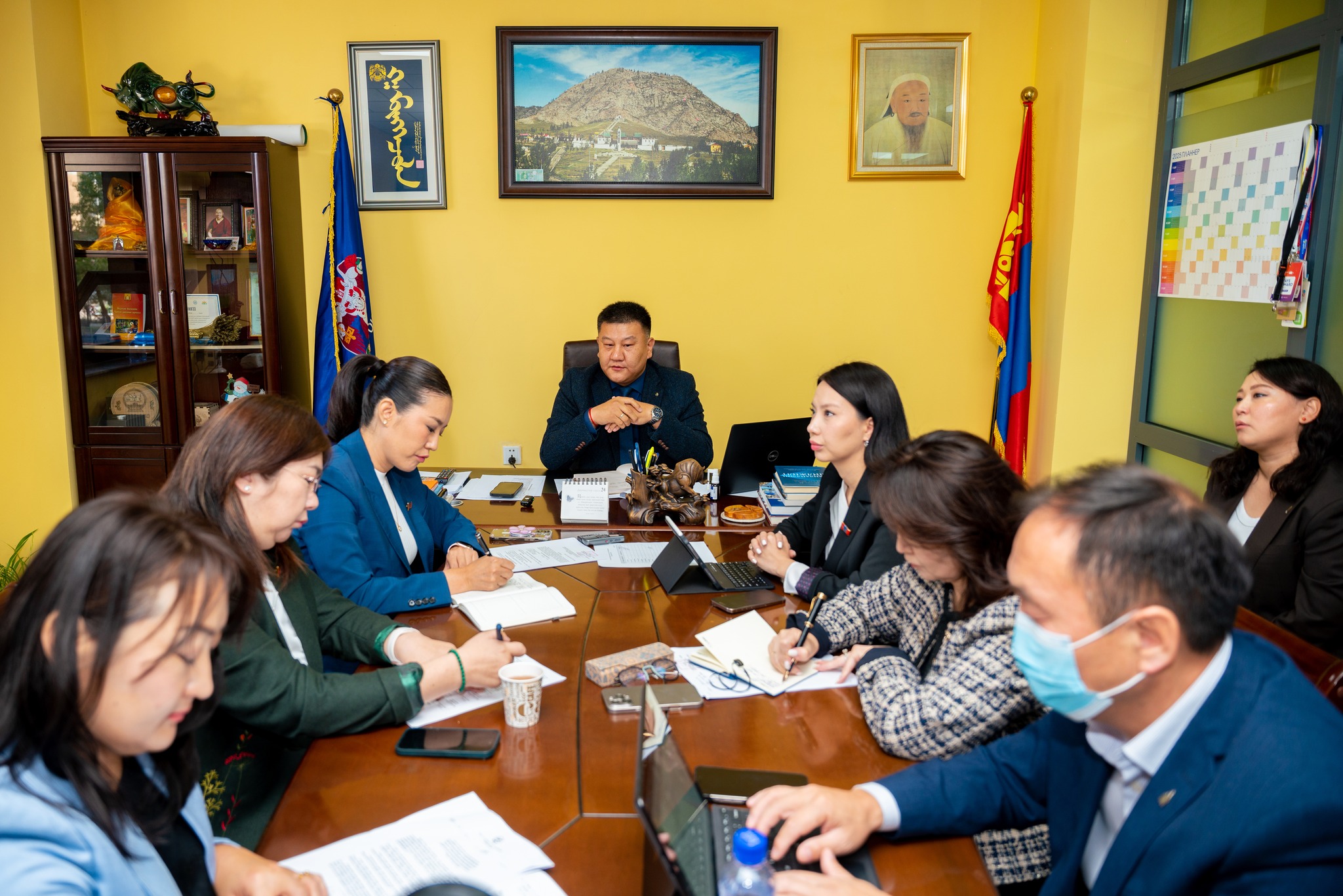 НИТХ-ын "Хүний хөгжлийн хороо"-ны гишүүд манай байгууллагын үйл ажиллагаатай танилцлаа