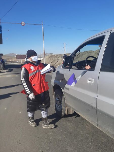 Эмээлтийн шалган нэвтрүүлэх товчоонд ажиллаж байна.