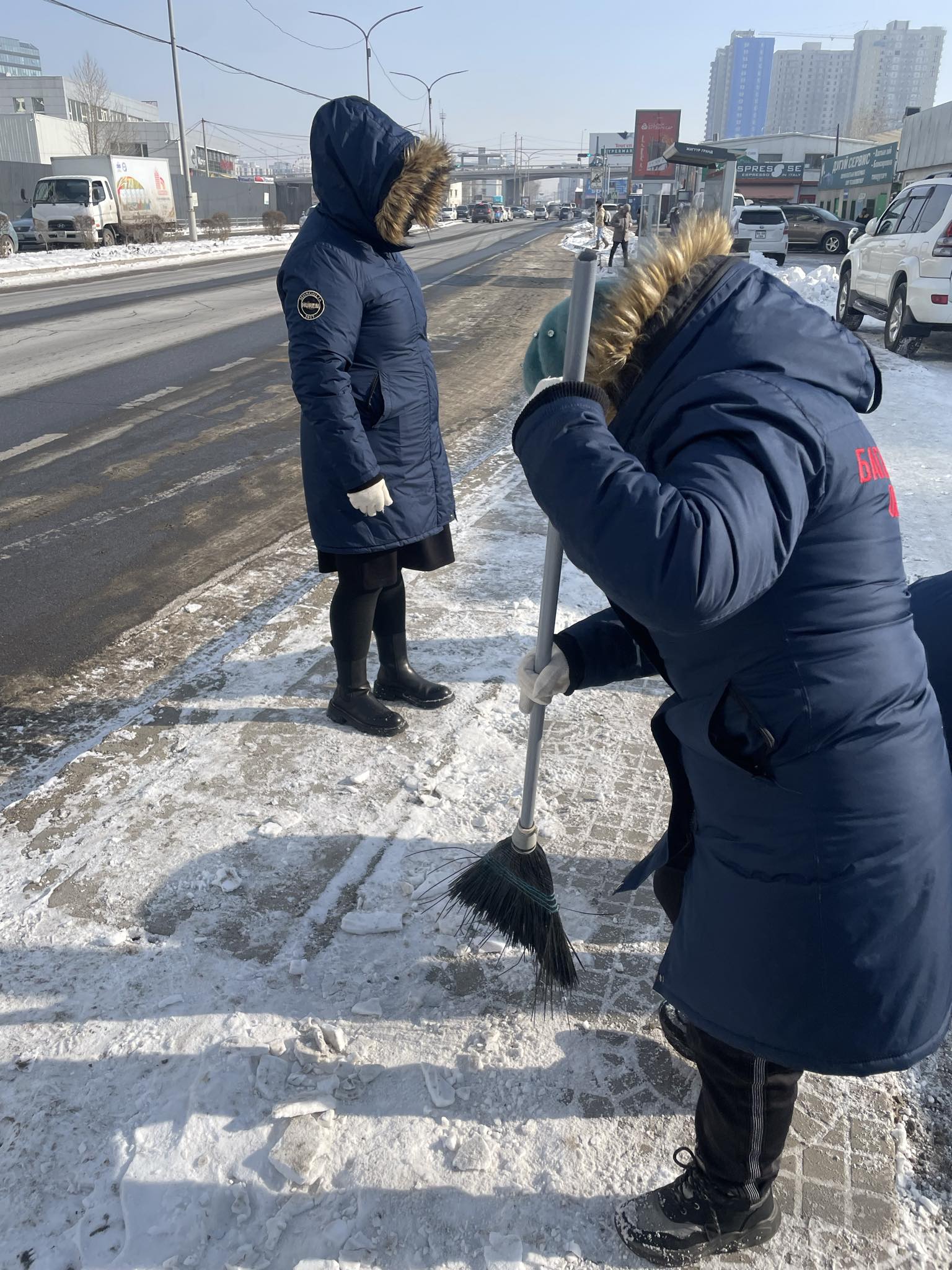Нийслэлийн харъяа газруудын цэвэрлэх нийтийн эзэмшлийн гудамж талбайн цэвэрлэгээ