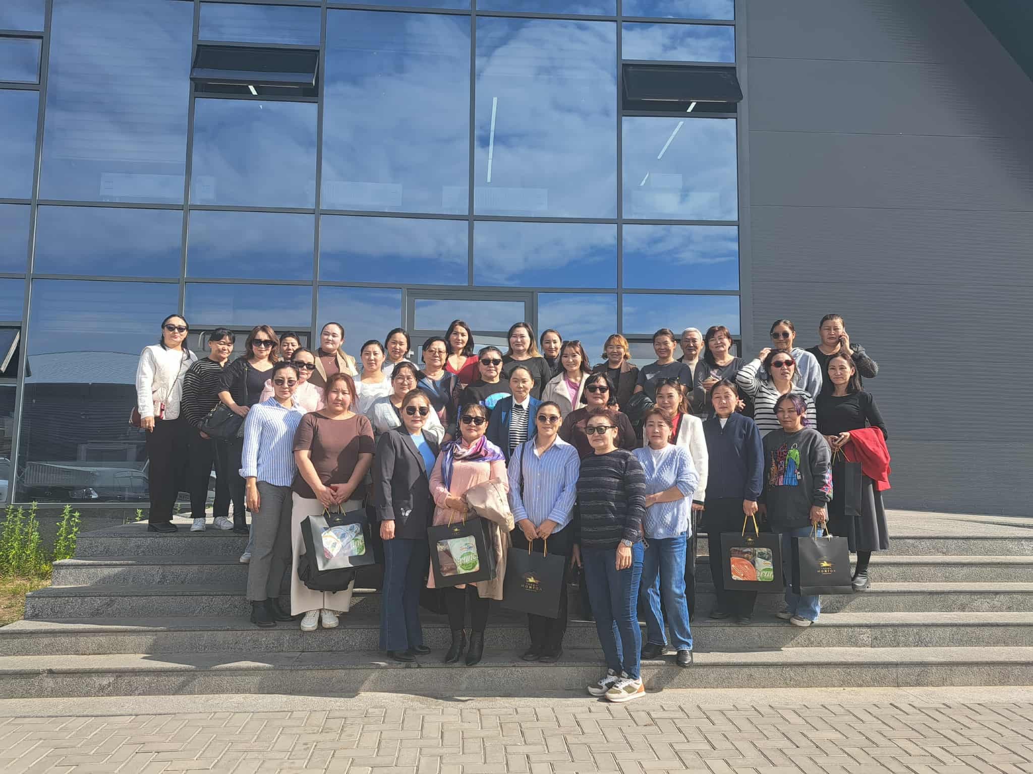 Бэлтгэн нийлүүлэгч 2 компаны үйлдвэртэй танилцлаа.