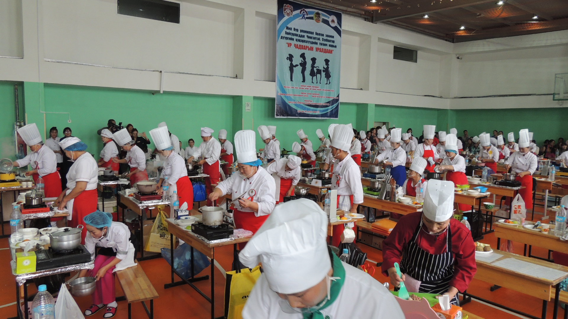 Тогооч нарын ур чадварын уралдаан, сургалтыг амжилттай зохион байгуулав.